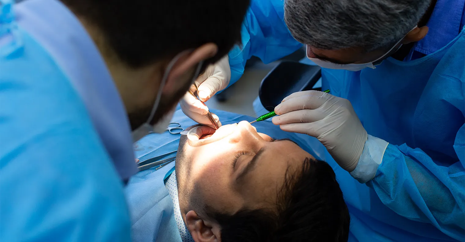 Emergency Tooth Extraction in Dubai: What to Do When You’re in Severe Pain?